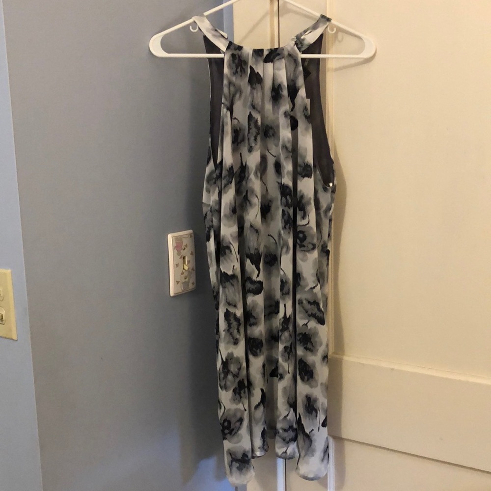 ASTR Grey and black graphic rose print flowy mini dress